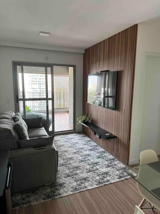 Apto 63m2 - Hidro - 2 Dorm - 2wc - Ar - 100m Metro Apartamento São Paulo