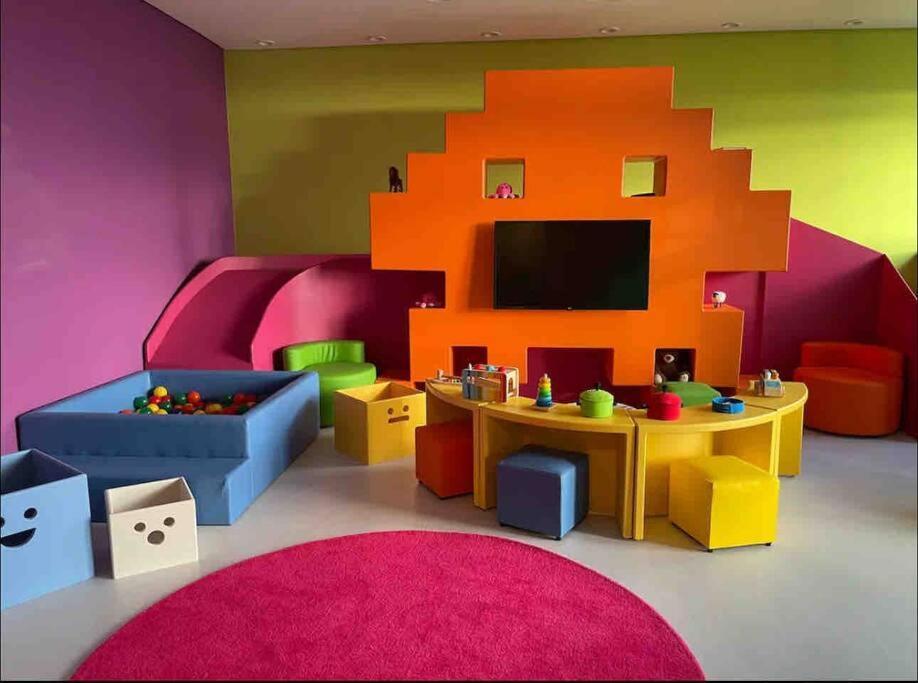 Apto 63m2 - Hidro - 2 Dorm - 2wc - Ar - 100m Metro *